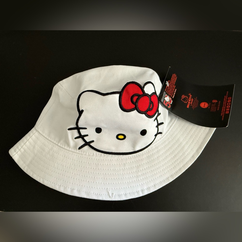NEW Hello Kitty bucket hat from SF Giants